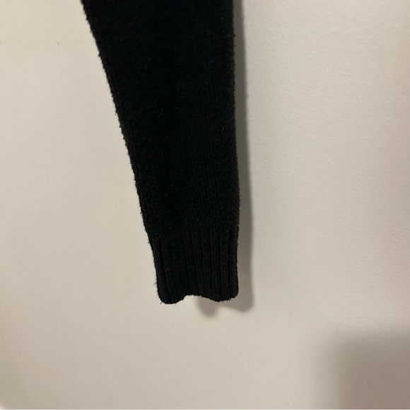 HOLLISTER CROPPED BLACK SWEATER WITH WHITE STRIPE SIZE US XS - Picture 7 of 10